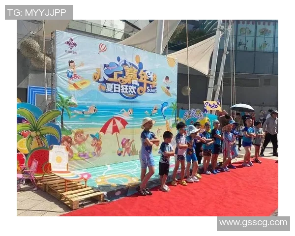 亲子同乐沙滩足球赛让孩子们在阳光下尽情挥洒快乐与激情